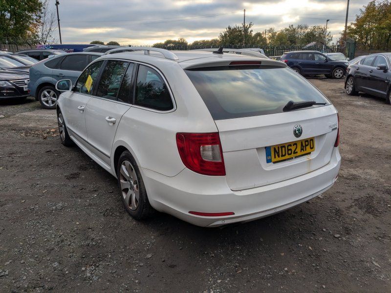 Dezmembrari / Dezmembrez Skoda Superb II Combi (3T5) 1.6 TDI CAYC cutie viteze manual cod culoare LF9E