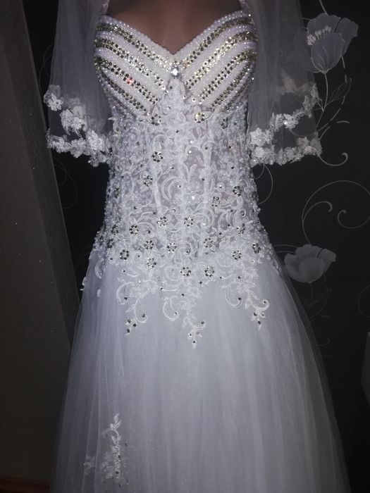 Vând rochii de mireasă