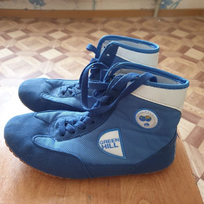 Продаются кеды синие