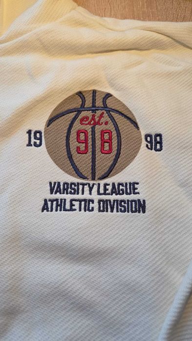 Hanorac alb-crem , nou cu eticheta, 164 cm, pentru 14 ani.