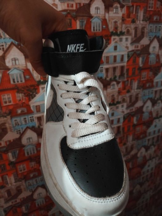 Продам модные кроссовки!