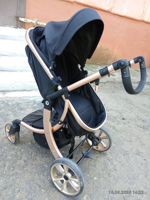 Продам коляску 10.000 тенге