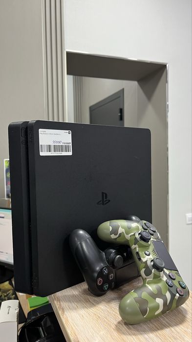 PlayStation 4 Slim/500Gb памяти/2 геймпада/подарочный набор с играми
