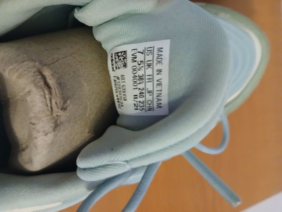 Vand adidasi adidas ozelia marimea 38,5 de femei