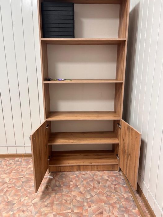 Шкаф и стол офисные