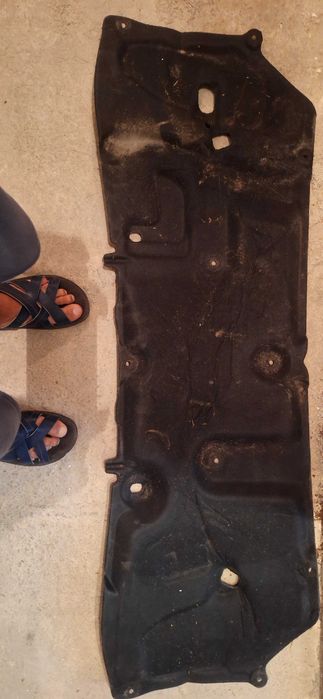 Продавам  изолационната кора под капака на двигателя, за хонда  сивик7