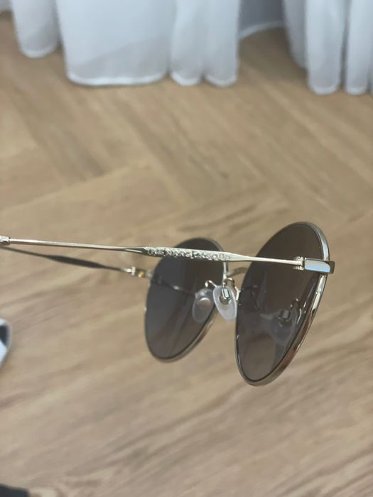 Солнцезащитные очки бренда Marc Jacobs