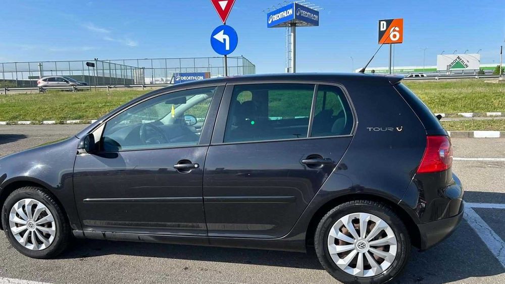 Vând Volkswagen Golf V