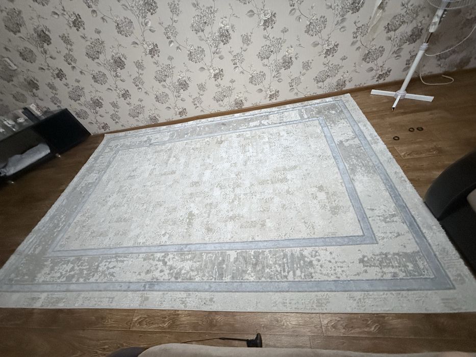 Продается ковер 2*3, в хорошем состоянии