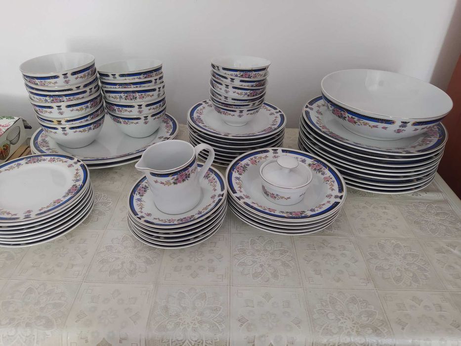 Красивый набор посуды