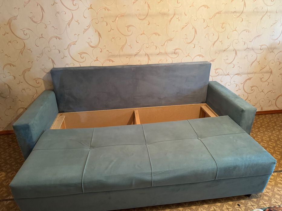 Продам диван.