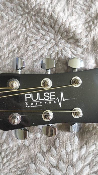 Chitară acustică Pulse HW41-101SB + husă + capodastru + pene, stare excelentă