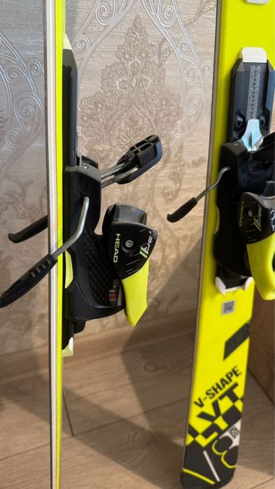 Фирменные лыжи HEAD