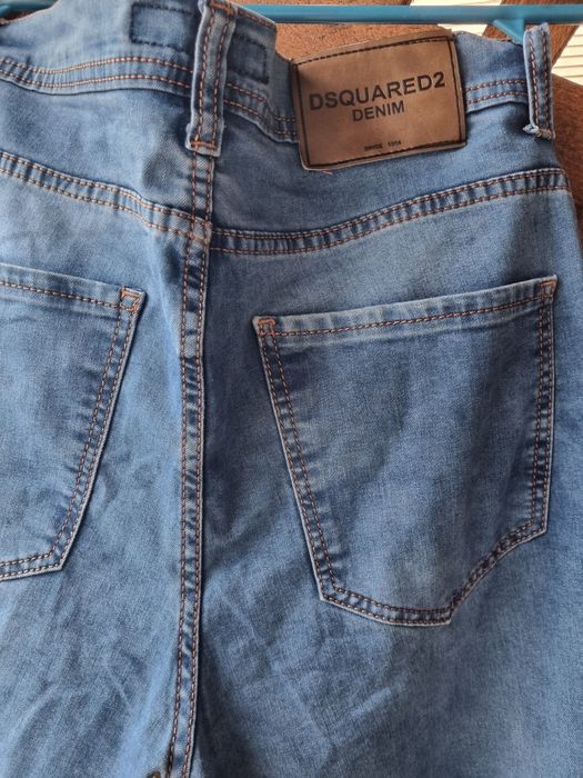 Blugi Dsquared2 bărbați – W34(EU 50-52)