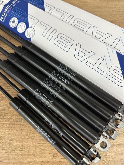 Амортизаторы - газовые упоры капота BMW E34