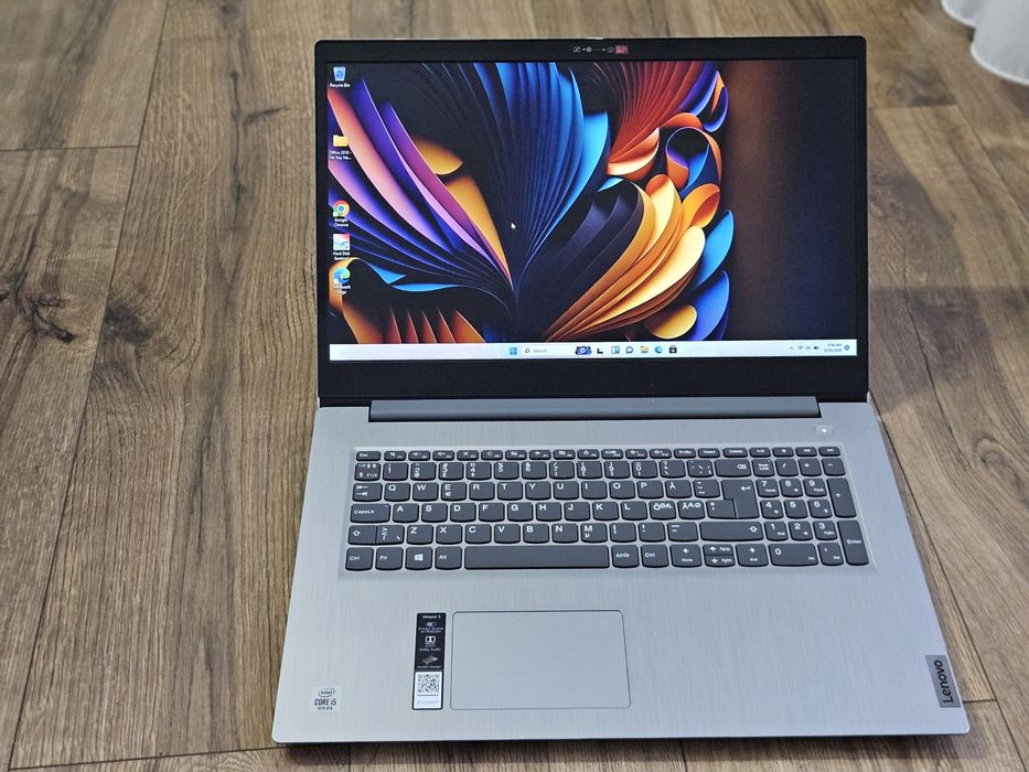 Laptop Lenovo Intel i5 generația 10, SSD 256GB PCIe 8GB DDR4, 17.3 LED