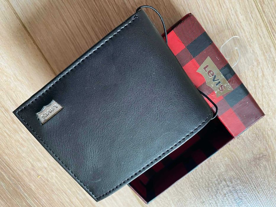 Mъжки кожен портфейл Levi's