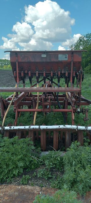 Продам Сеялку плуг и бороны