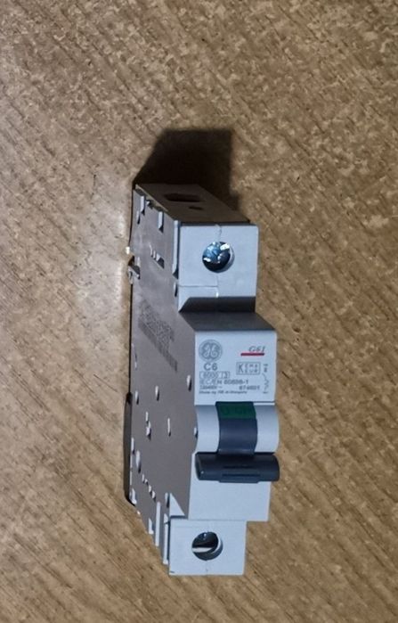 Автоматични предпазители и обикновени бушони, кабели