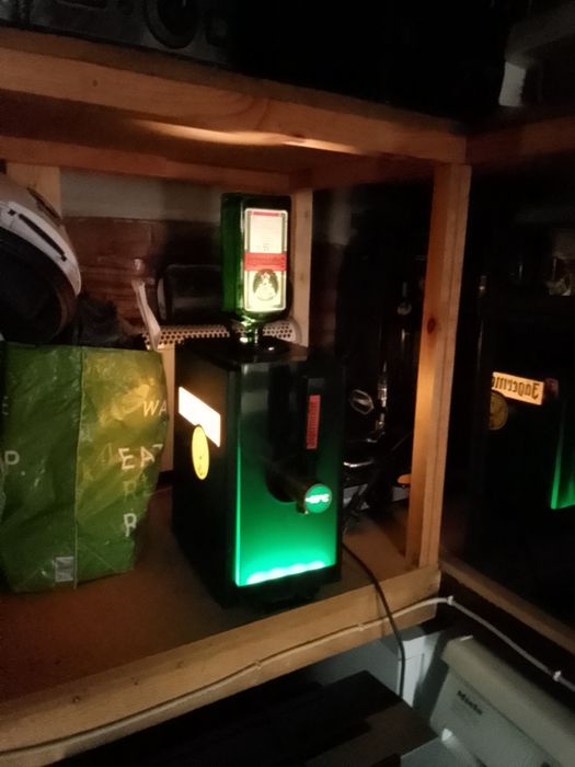 Vând dozator jagermeister