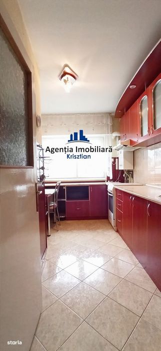 Apartament cu 4 camere de vânzare în Micro 16