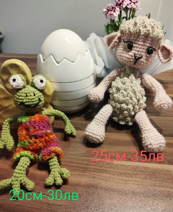 Ръчно изплетени шапки ,играчки и аксесоари.