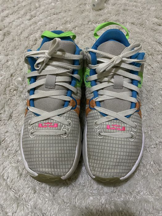 Adidasi Nike Lebron Witness 7