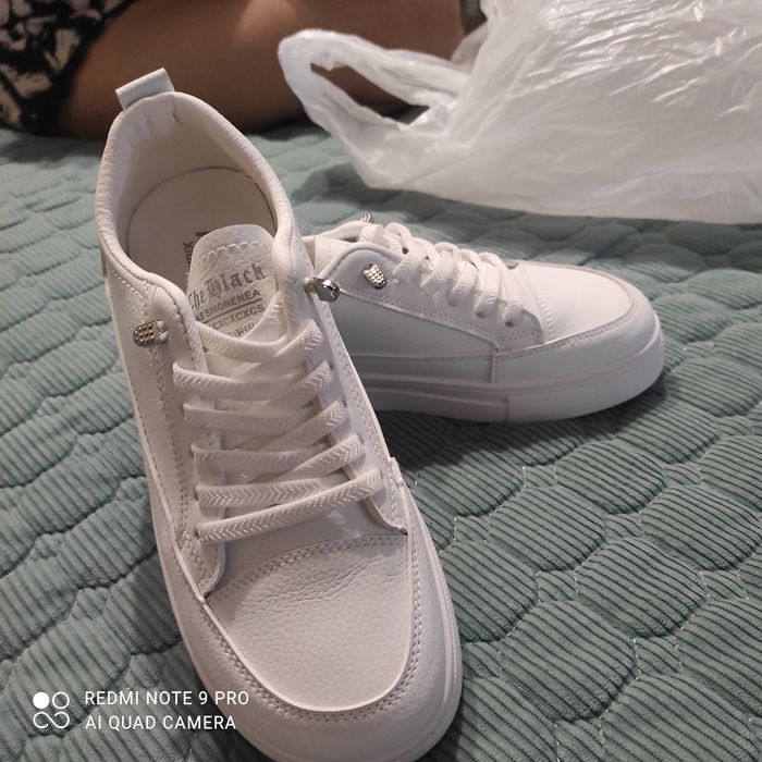 Кросовки женские