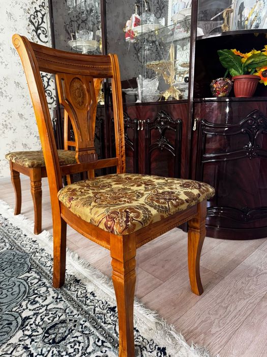 Стол со стульями