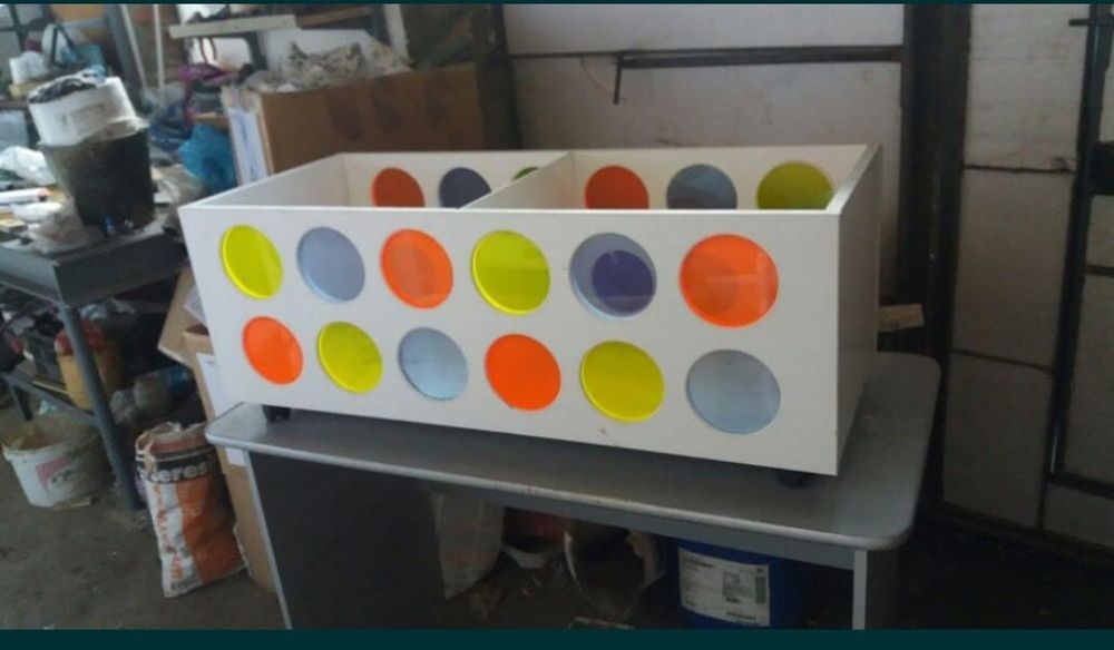 Ящик для игрушек или мечей