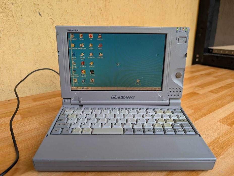 Mini Laptop Retro Toshiba Libretto 100CT