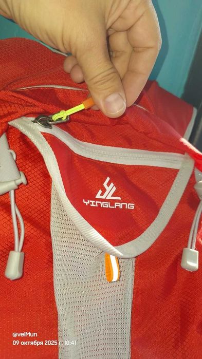 Продам новый велорюкзак красного цвета