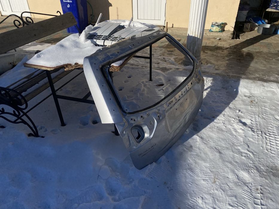 Крышка багажника субару
