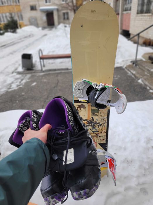 Сноуборд и ботинки Atom
