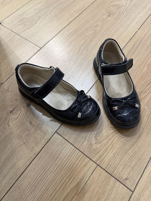 Продам детские туфли