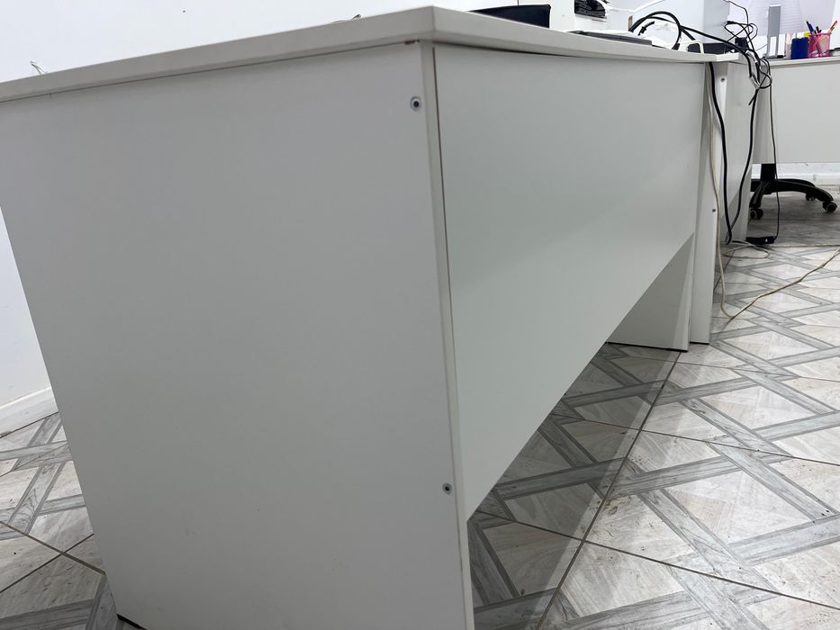 Продается столы и шкафы