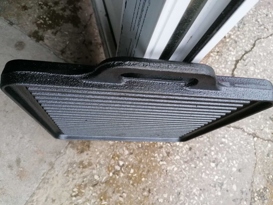 Gratar/Grill fontă pură,33 x 33 Ofertă 179 lei