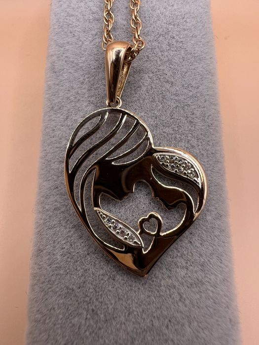 Продам золотой кулон.