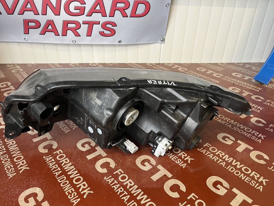 Фар Suzuki Vitara 2020г ляв и десен