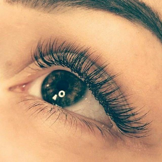 Я профессиональный мастер наращивание ресниц и ламинация