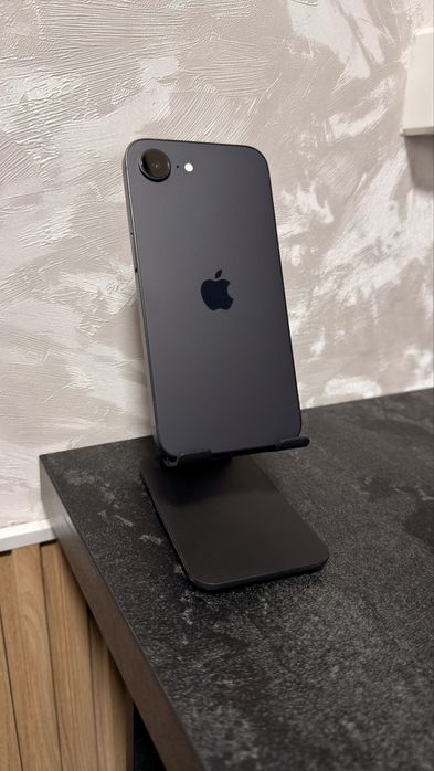 iPhone 16e Black 128 GB