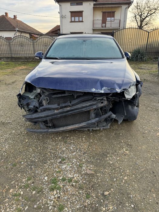 Vând VW Passat b6 pentru dezmembrat sau cine vrea sa o facă