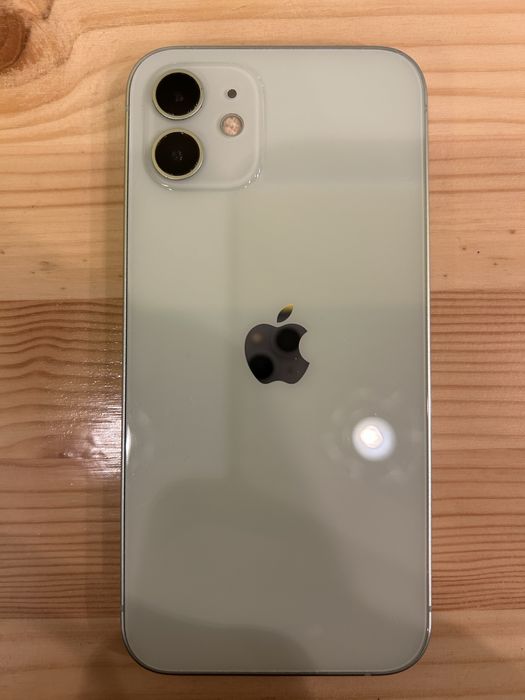 Продам Iphone 12
