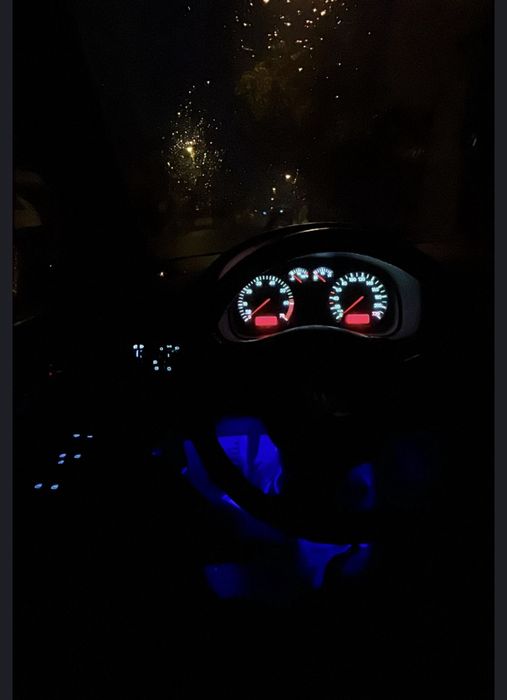 Schimb lumina bord iluminat ambientale sistem audio boxe lumini etc