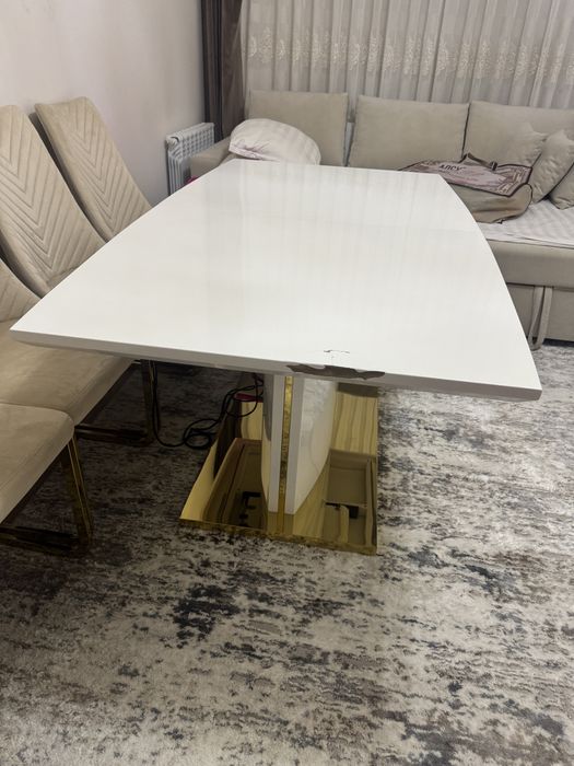 Продаётся стол со стульями