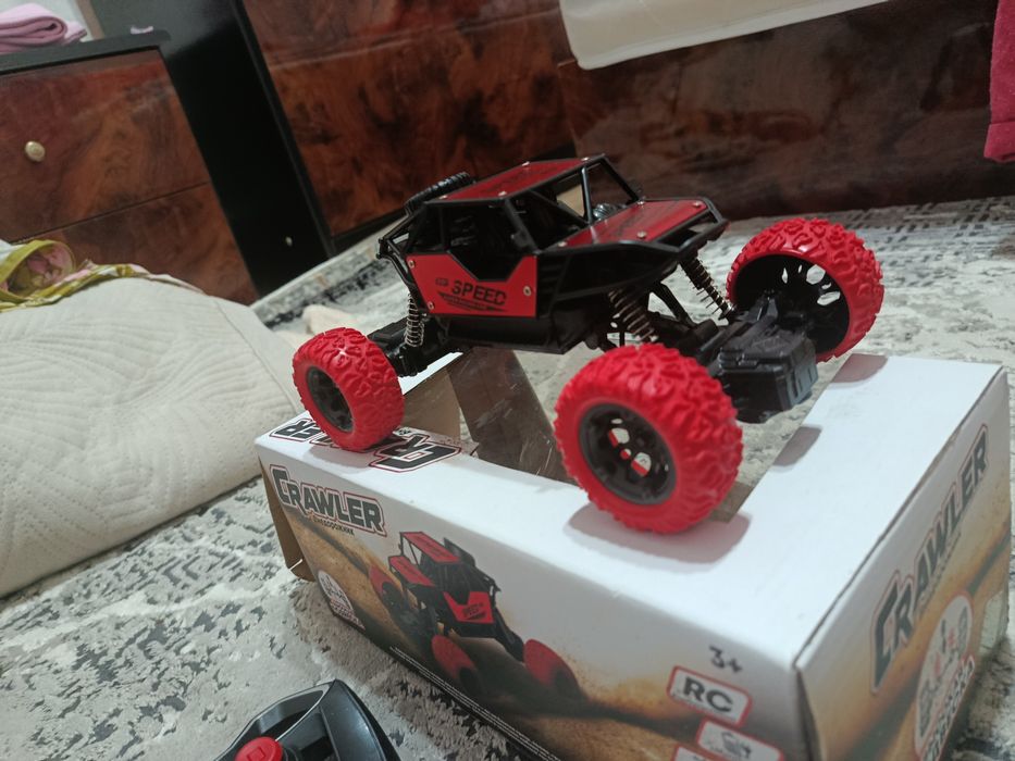 Машинка с пультоуправлением.