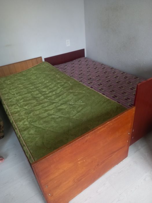 Devan va kreslo sotiladi