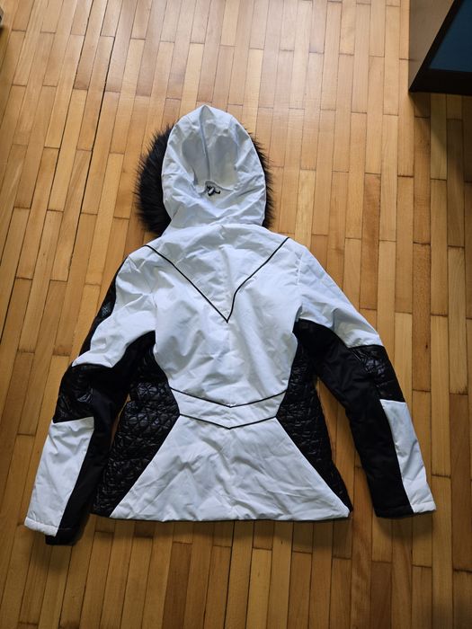 Страхотен дамски ски екип