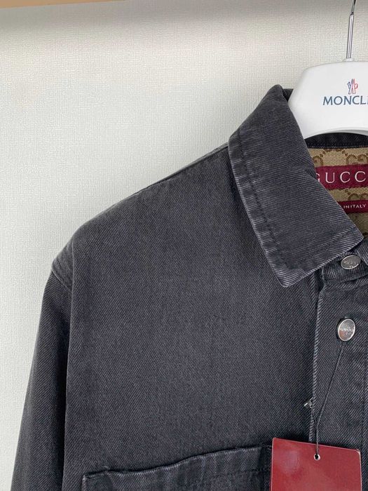 Gucci Noul set GG-decorat cu haină de fum. Zece zile