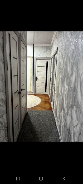 Срочно продаеться в чирчике 10 микрарайон